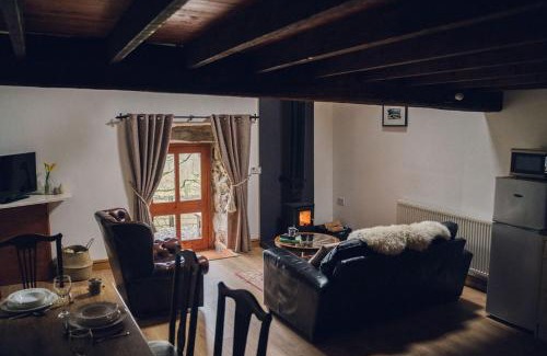Beddgelert Apartment | Ty Hebog - Charmingly Restored 17th Century Grade II Listed Barn with Cosy Log Burner