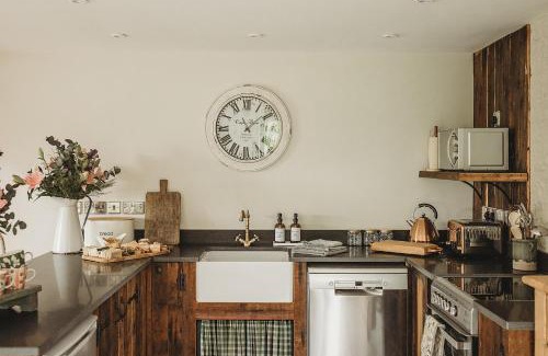 Llanwrtyd Wells House | Ty Mawr, The Old School Holiday Homes