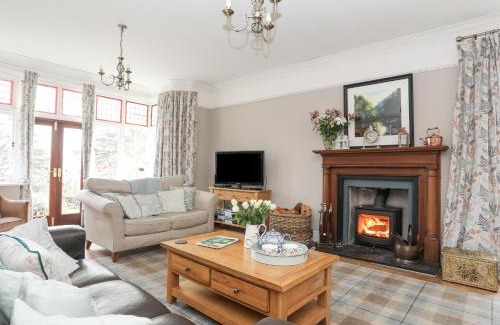 Llanbedr-y-cennin House | Ty'n y Cae