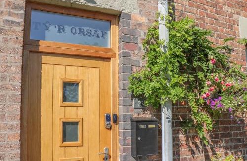 Builth Wells House | Ty'r Orsaf