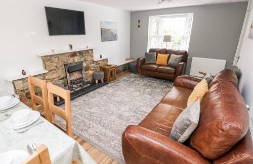 Newport House | Ty'r Winllan