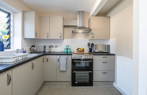 Bont Newydd Apartment | Ty Seiont - a house that sleeps 6 guests in 3 bedrooms