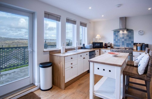 Crynant Apartment | Ty Seren - 2 Bedroom Apt - Bayview Oxwich