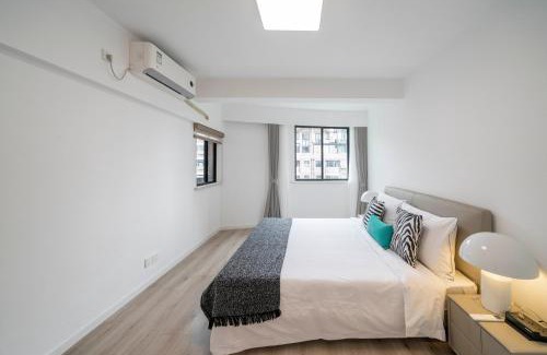 Gubei Apartment | Tyms 2BR APT Hongqiao Paris Classic