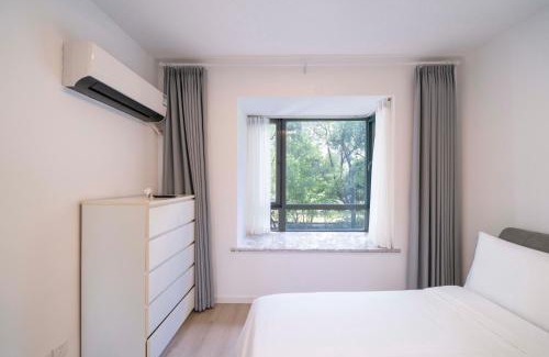 Gubei Apartment | Tyms 3BR 2BA APT Hongqiao Crystal Garden