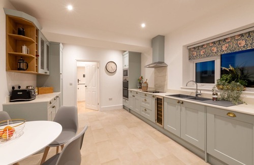 Rhosneigr House | Tyn Pwll: 5‑Bed Detached House Sleeping 10 in Rhosneigr | Managed by Anglesey Holiday Lettings