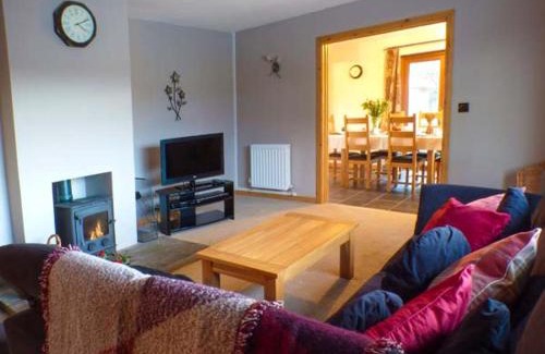 Llanbadarn Fynydd House | Tynddol Bungalow