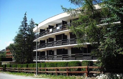 Saint-Chaffrey Apartment | Typical and south-facing ground floor apartment close to the trails and stores
