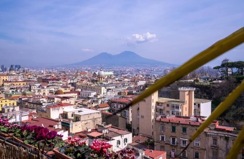 Montecalvario Apartment | Typical Neapolitan apartment city center, with breathtaking views of Vesuvius