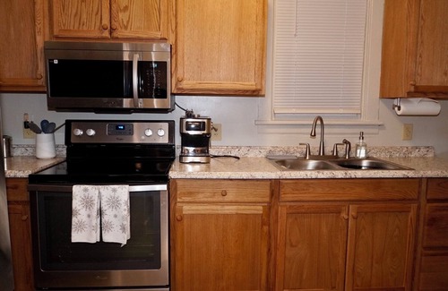 Tyrone House | Tyrone Haven Entire 2 Bedroom House near Delgrosso Park