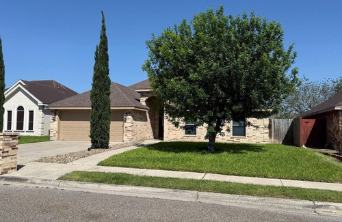 Edinburg House | U Patio Oasis - 3 br - 2 bth