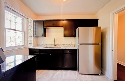 Oakmont Apartment | U.S Open Rental, Historical apartment 1/2 block from Oakmont restaurants & bars
