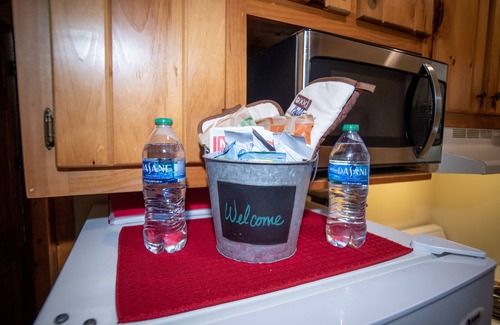 Helen Cabin | Uber Helen; Walk to town, Fireplace, CLEAN