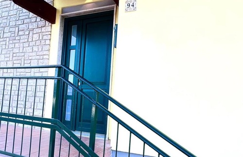 Arezzo Apartment | Ubertini House color and charm in a two-room apartment