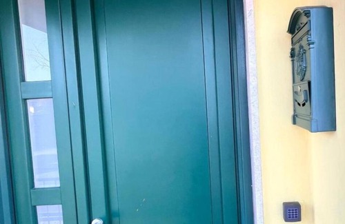 Arezzo Apartment | Ubertini House color and charm in a two-room apartment