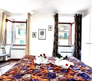 Riomaggiore Apartment | Ubetty village center two-bedrooms apartment 5terreparco