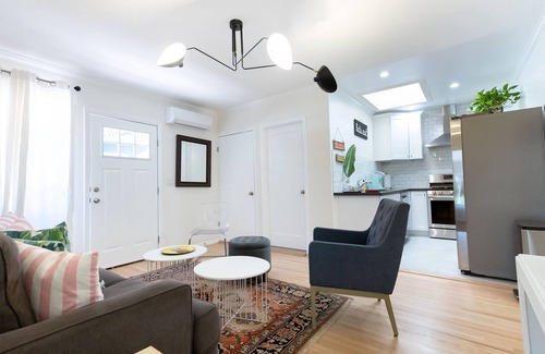 Palms House | UCLA BRUIN Hideaway in West LA - Close to Beverly Hills, Abbot Kinney, Culver