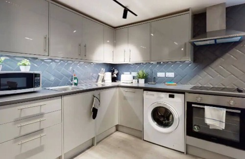Harrow Road House | UK.LO.SBF - Modern 2 bed 2 bath flat with patio in Maida Vale