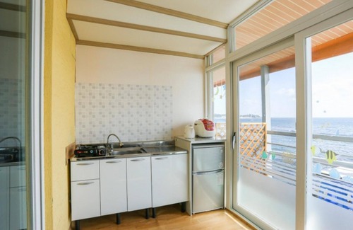 Uljin House | Uljin Haetteuneunjip Pension