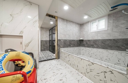 Ulsan Hotel | Ulsan Yeungnamalpeuseu MW