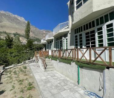 Karimabad Cabin | Ultar View Lodge