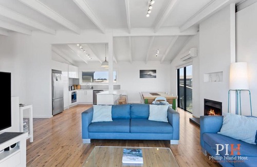 Sunderland Bay House | Ultimate Beachfront Retreat