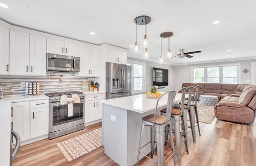 Lake Como House | Ultimate Belmar Beach Getaway - Sleeps 10 by RedAwning