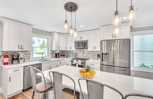 Lake Como House | Ultimate Belmar Beach Getaway - Sleeps 10 by RedAwning