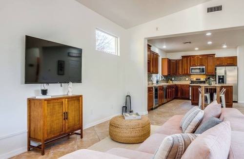 Rancho Vistoso House | Ultimate Desert Oasis w Pool, Cinema, Games, Tub!