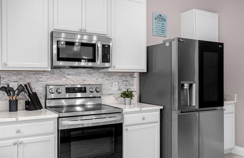 Sunrise Lakes House | Ultimate Disney Getaway 5 bedroom, Poolside Relaxation & Fun Game Room!