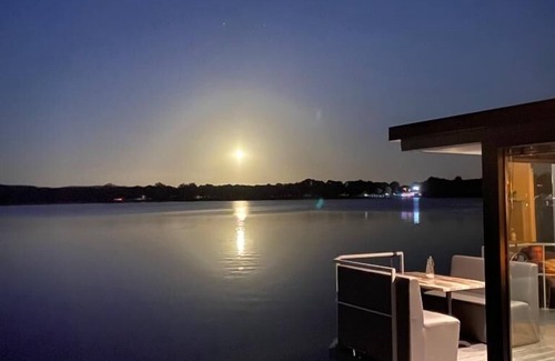 Middelaar House | Ultimate enjoyment in and on the water and in the hot tub