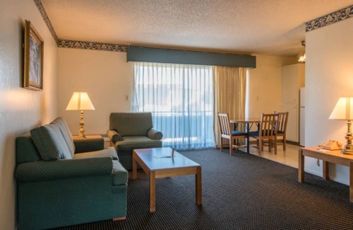 East End Apartment | Ultimate Family Vacation! Pool, Free Parking, Free Breakfast!