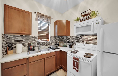 Urban Core House | Ultimate Game House Retreat – Sports Lover’s Paradise 7 Min to Jags Stadium