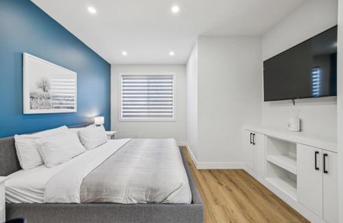 Southwest Calgary House | Ultimate Group Stay, 3 King Beds, 2 Suites