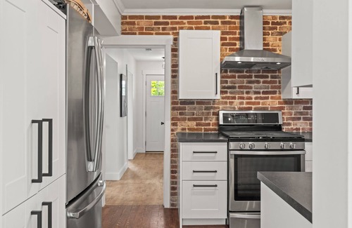 East Hill House | Ultimate Heritage Retreat: Hot Tub, Cold Plunge, Private Yard, Vernon