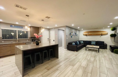 Southwest Anaheim House | ULTIMATE PRIVATE WATER PARK & POOL Next Disneyland