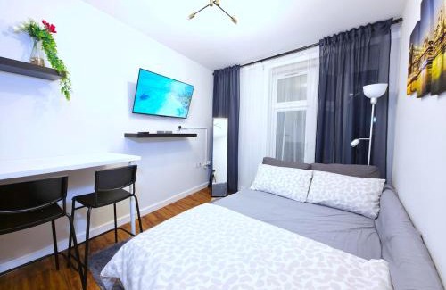 Harrow Apartment | Ultra central, Near station 2BR 2BATH 6Sleep