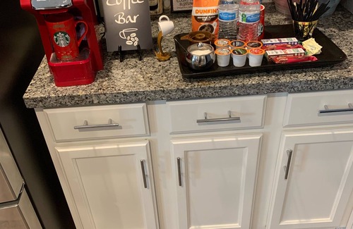 Southeast Houston House | Ultra Chic 3/2 Home w/Hot Spa-Mins from Downtown and NRG stadium.