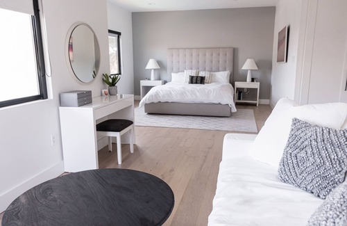 Mar Vista House | Ultra Luxury 6BR 4BA New Construction with Pool!