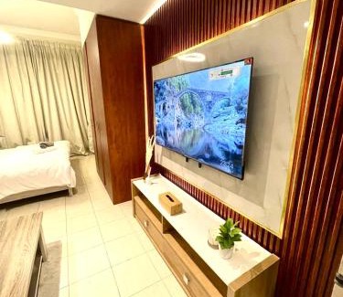 Jumeirah Lake Towers Apartment | Ultra Luxury Chic Studio in JLT