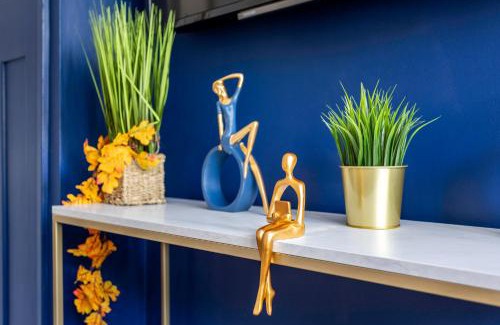 Hammersmith and Fulham Apartment | Ultra Luxury London w Kensington balcony condo