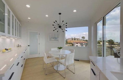 North Arroyo House | Ultra-Modern 6BR Mansion LA View and Pool
