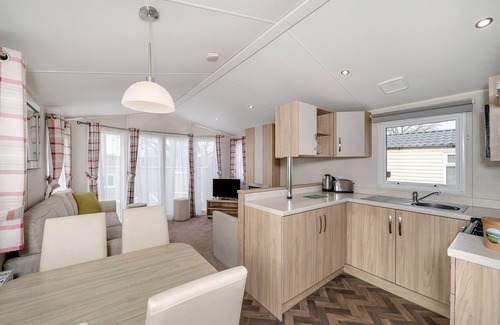 Woodbury House | Ultra modern caravan with one master double with 2 W.