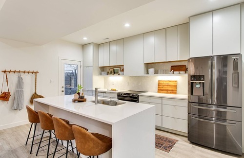 Phoenix Hill House | Ultra Modern in NuLu, Hot Tub, Fire Pit, King Bed