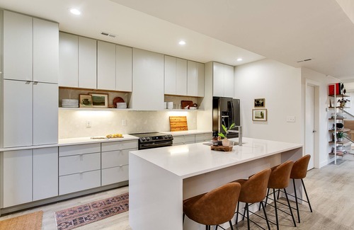 Phoenix Hill House | Ultra Modern in NuLu, Hot Tub, Fire Pit, King Bed