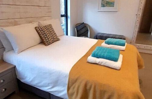 Holsworthy House | Umber Cottage - Glebe Farm