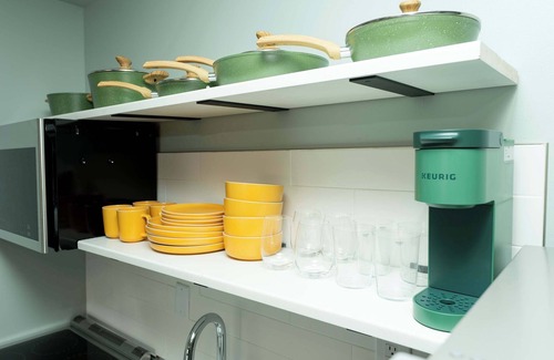 East Market District Apartment | Umbra – Innovator’s Hideaway with Modern Murphy Bed