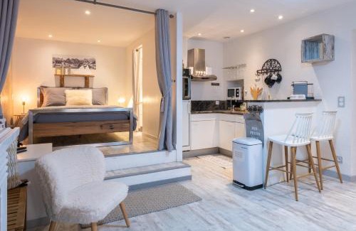 Annecy Old Town Apartment | Un Cottage Alpin chaleureux dans le coeur d Annecy avec 2 vélos