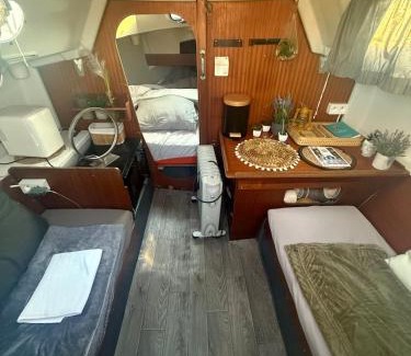 Deauville Boat Rental | Un lit sur l eau 1