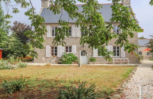 Plouarzel House | un Manoir du Xviième à Proximité des Plages et du Port, 4 Chambres, 7 Couchages